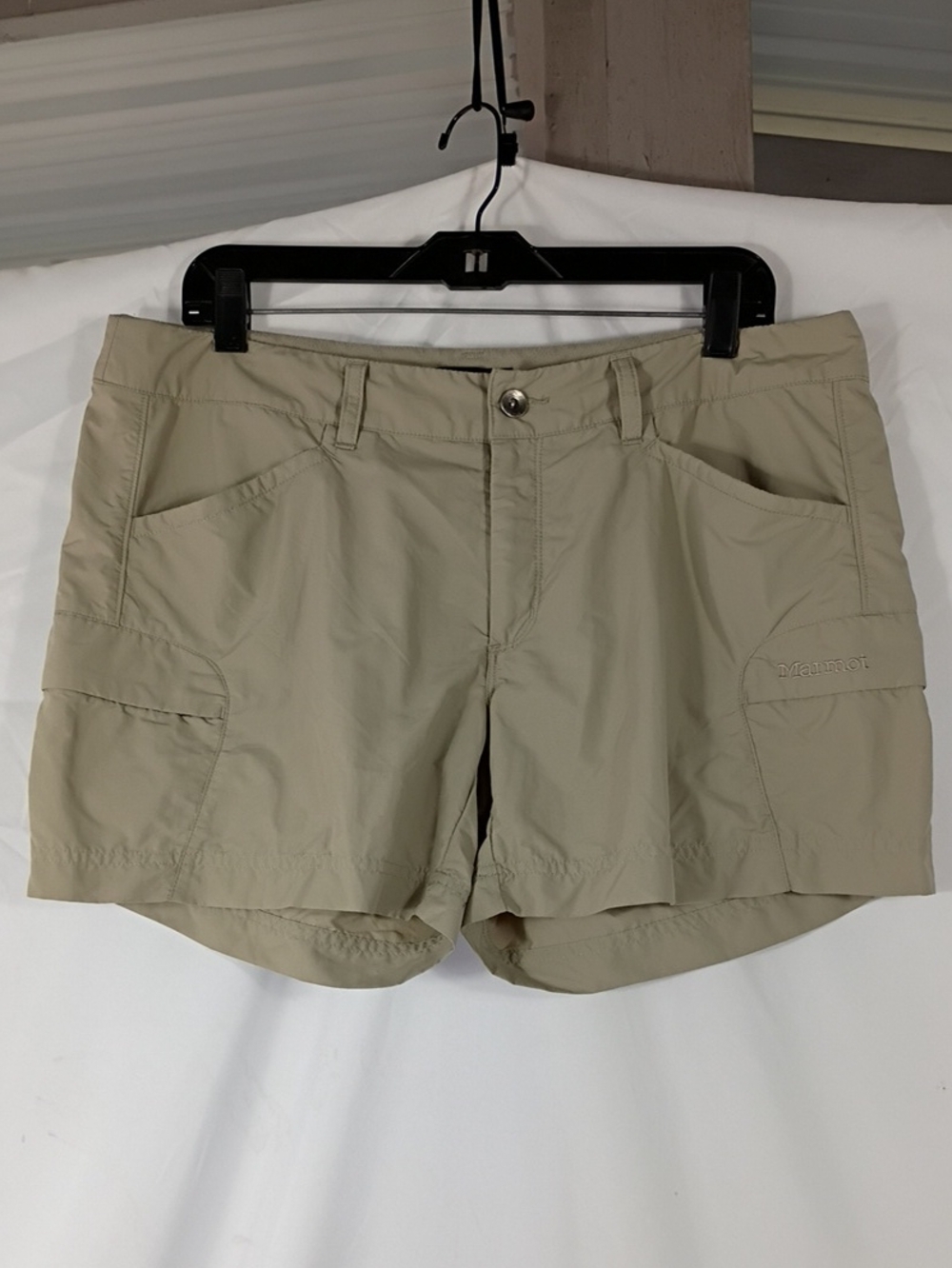 EUC Marmot Women's Nylon Tan Outdoor Cargo Shorts Size XL 12 Zip Side Pockets